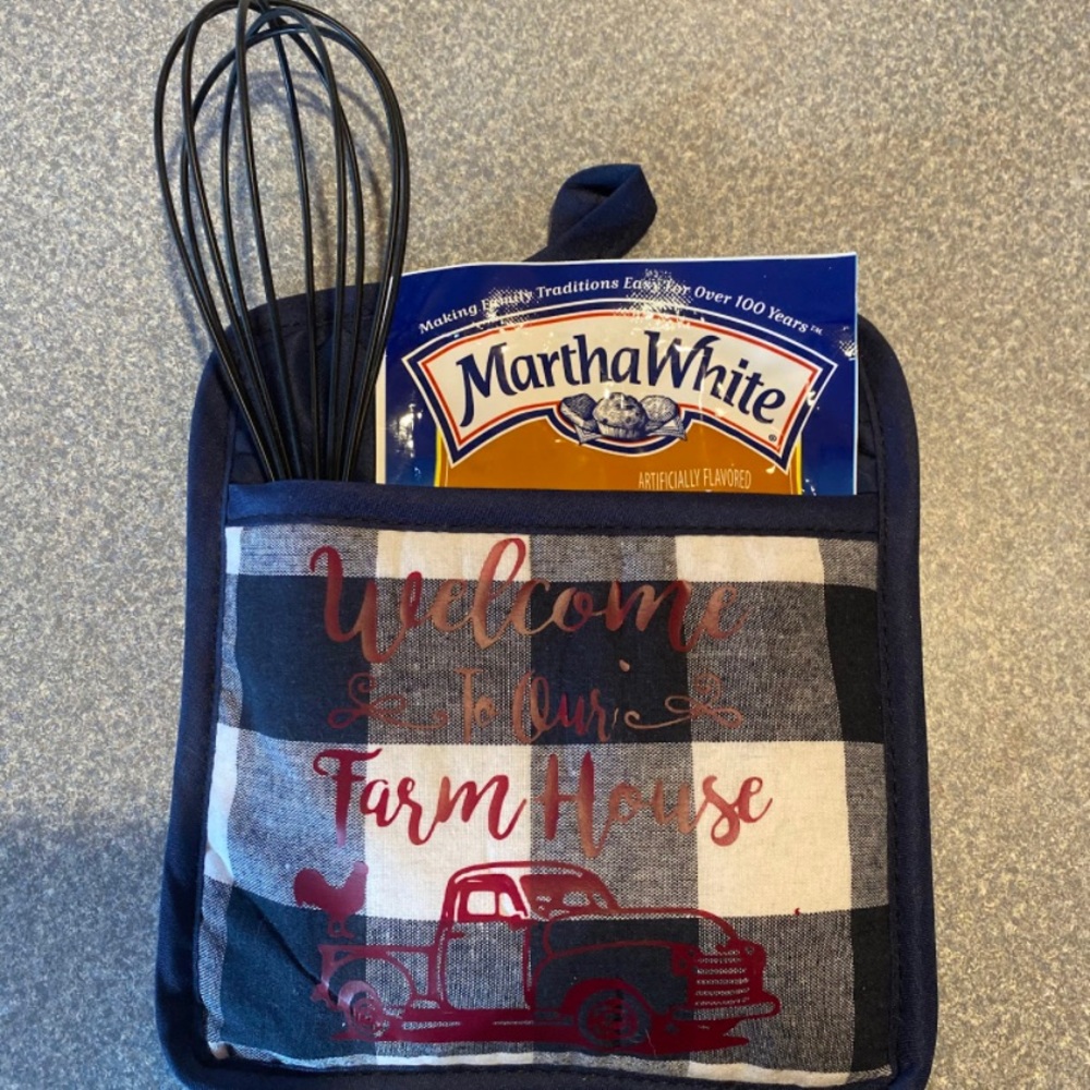 NWOT Pot holder & whisk gift set